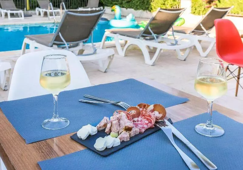 Fotos del hotel Ibis Avignon Sud:  24