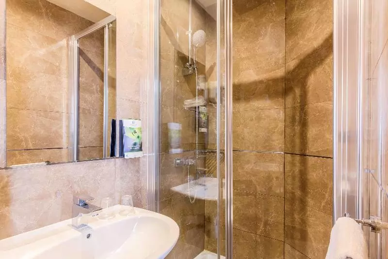 Fotos del hotel Sure Hotel By Best Western Paris Gare Du Nord:  22