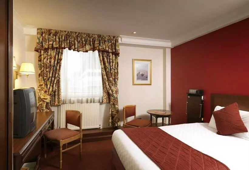 The Royal Angus Hotel