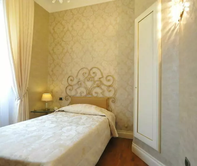 Fotos del hotel De Rose Hotel:  6