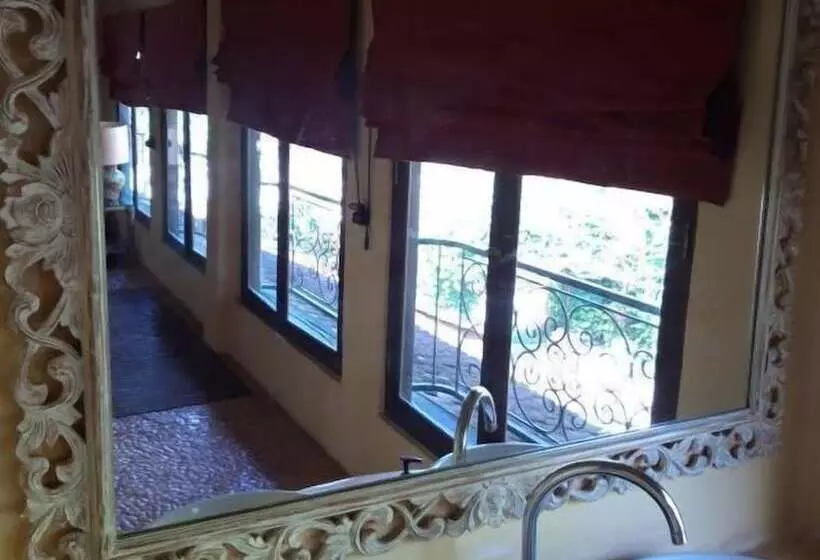 Fotos del hotel La Taverna Suites:  3