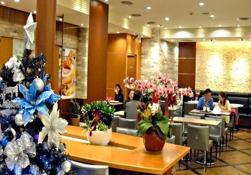 Fotos del hotel First:  9