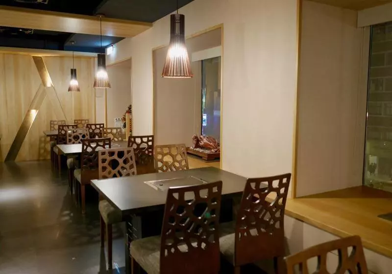 Fotos del hotel First:  10