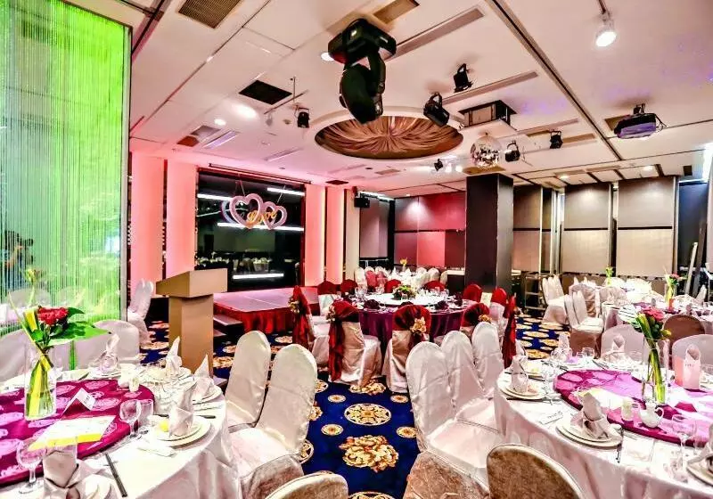 Fotos del hotel First:  6