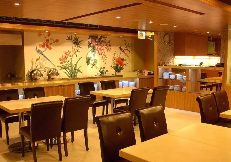 Fotos del hotel First:  12