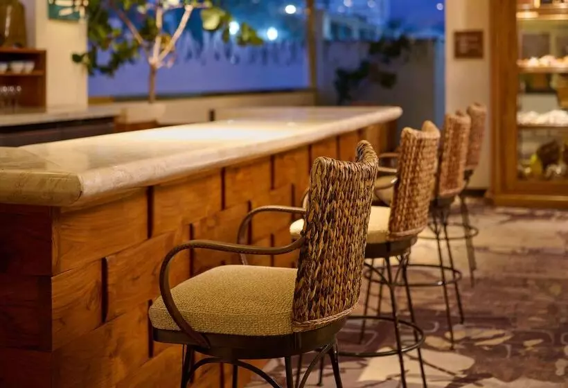 Fotos del hotel Luana Waikiki  & Suites:  12