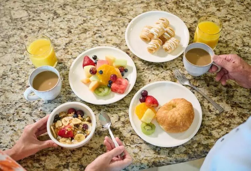 Fotos del hotel Luana Waikiki  & Suites:  6