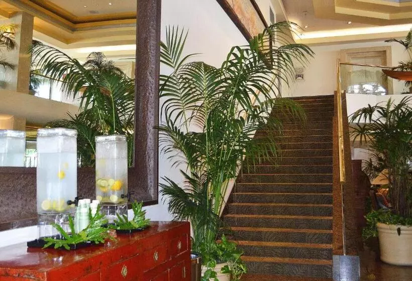 Fotos del hotel Luana Waikiki  & Suites:  4