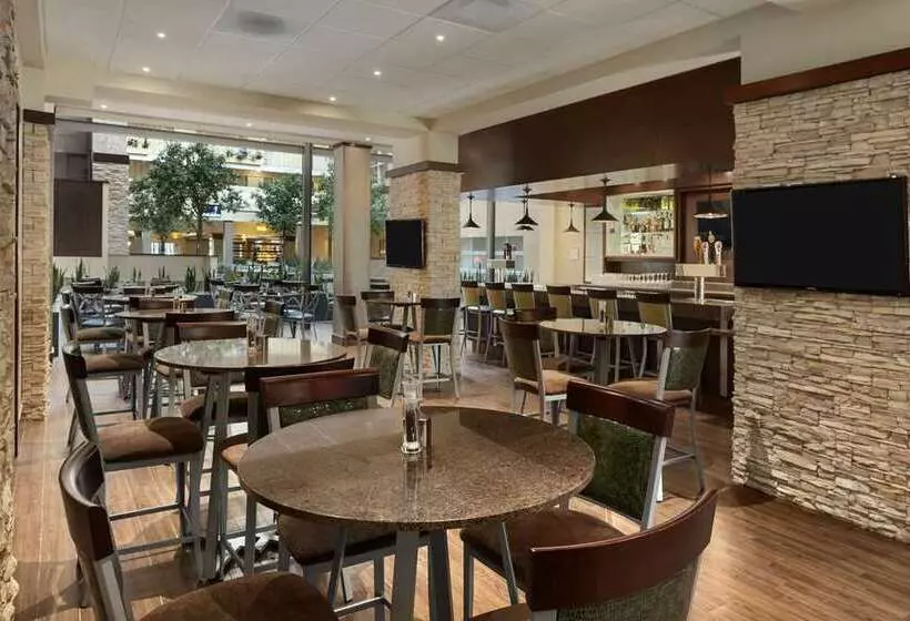 Fotos del hotel Embassy Suites Dallas - Market Center:  7