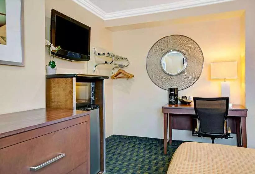 Fotos del hotel Days Inn By Wyndham San Francisco  Lombard:  17