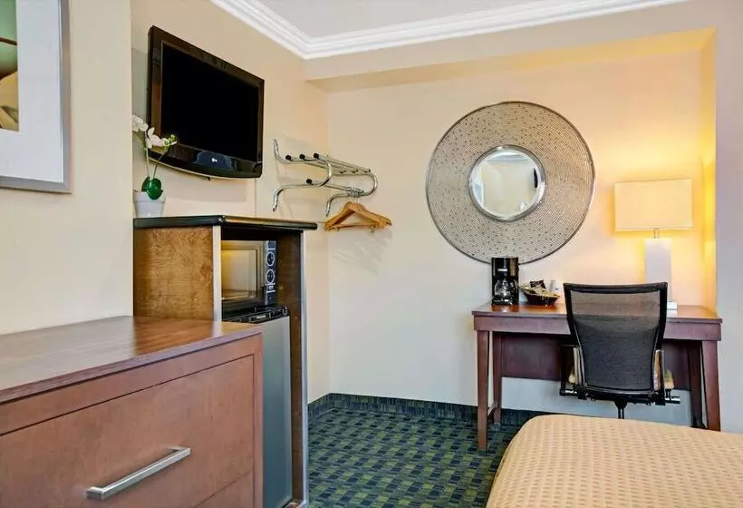 Fotos del hotel Days Inn By Wyndham San Francisco  Lombard:  11