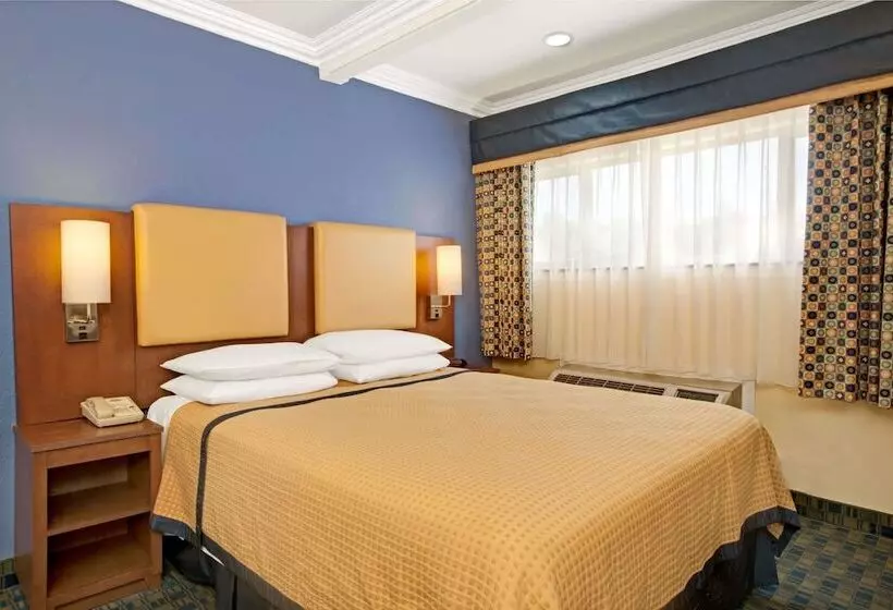 Fotos del hotel Days Inn By Wyndham San Francisco  Lombard:  4