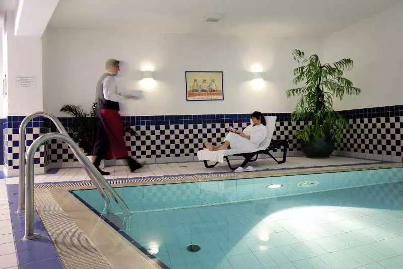 Fotos del hotel Mercure  Hamburg Am Volkspark:  12