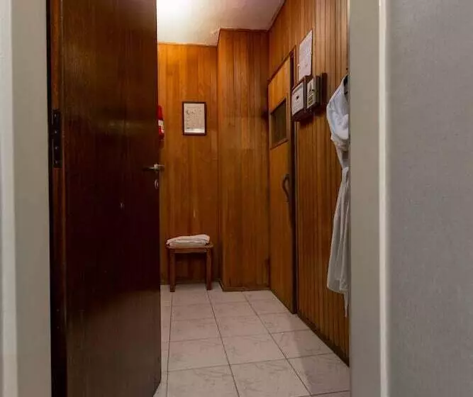 Feir’s Park Hotel & Rooftop