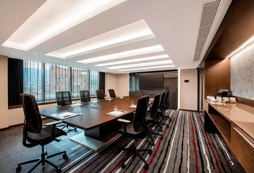 Fotos del hotel Sheraton Grand Tbilisi Metechi Palace:  4