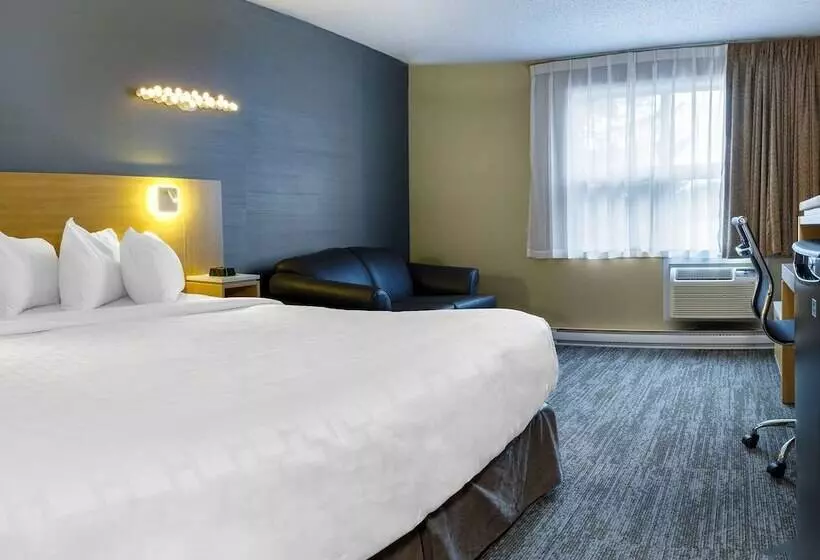 Clarion Pointe Quebec Airport