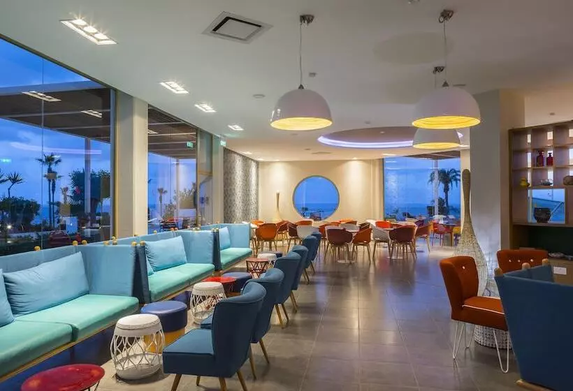 Fotos del hotel Leonardo Laura Beach & Splash Resort:  2