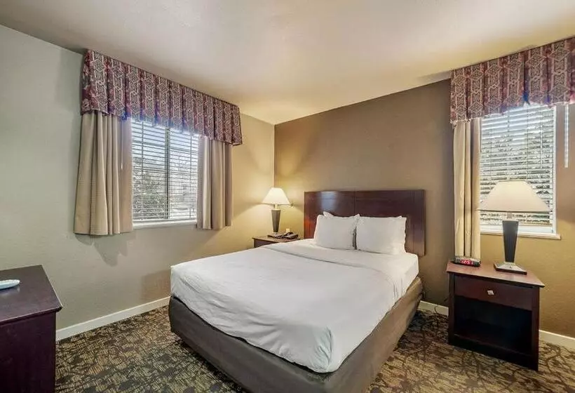 Quality Suites Atlanta Buckhead Village North