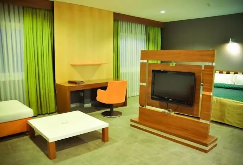 Fotos del hotel The Crescent Beach  & Leisure Resort:  14