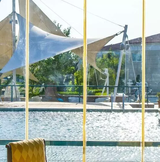 Fotos del hotel The Crescent Beach  & Leisure Resort:  25