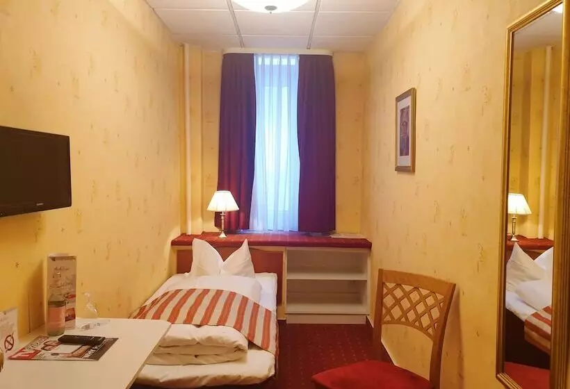 Fotos del hotel Safestay Berlin:  2