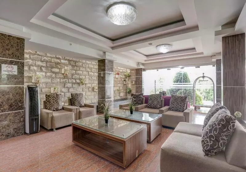 Fotos del hotel Princess Keisha Hotel By Oyo Rooms:  24