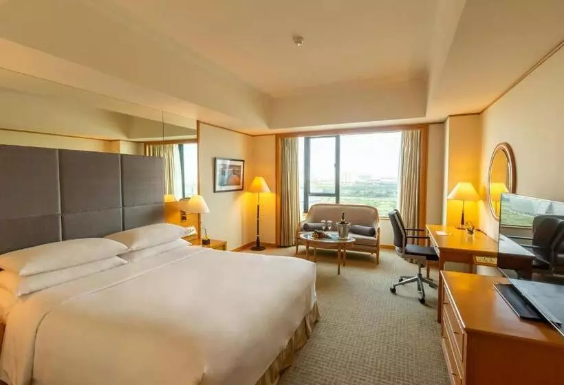 Fotos del hotel Renaissance Riverside  Saigon:  2