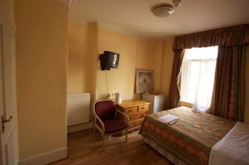 Fotos del hotel Camelot House:  4