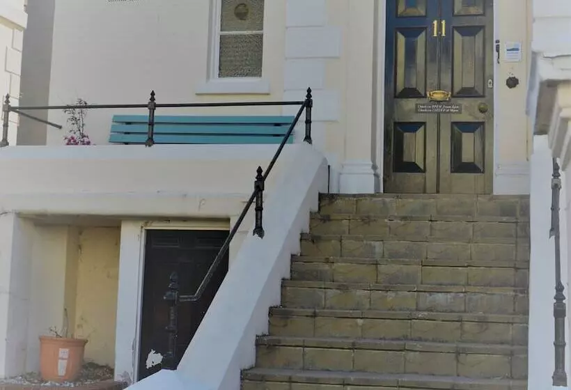 Fotos del hotel The Sheldon B&b  Free Private Parking:  9