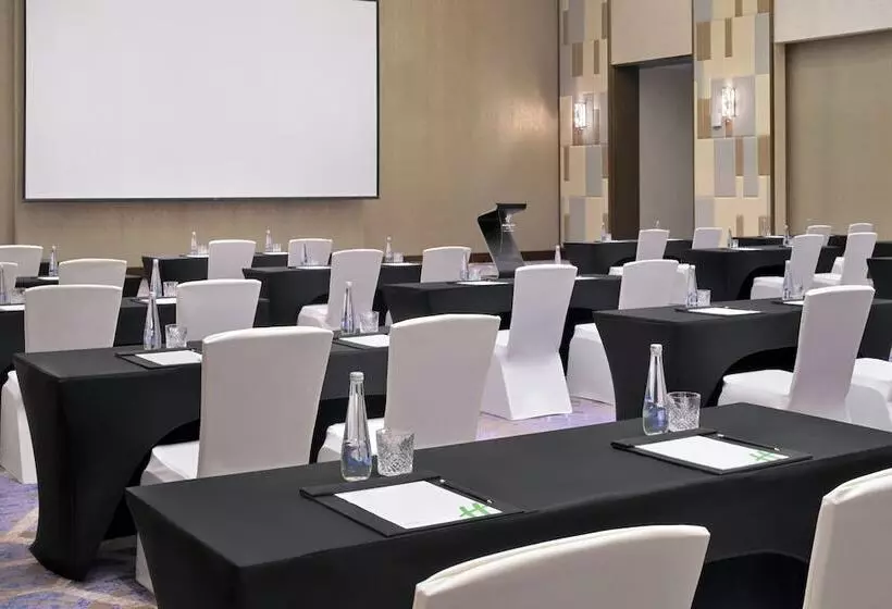 Fotos del hotel Holiday Inn Dubai Almaktoum Airport, An Ihg:  51