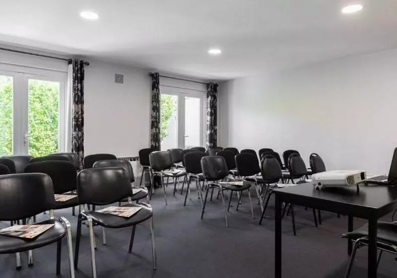 Fotos del hotel Brit Hotel Avignon Sud Le Calendal:  18