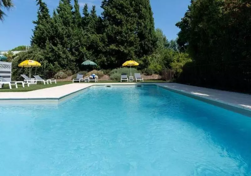 Fotos del hotel Brit Hotel Avignon Sud Le Calendal:  19
