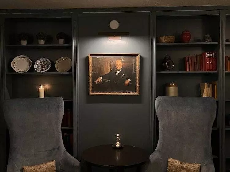 Fotos del hotel The Holt Hotel:  2