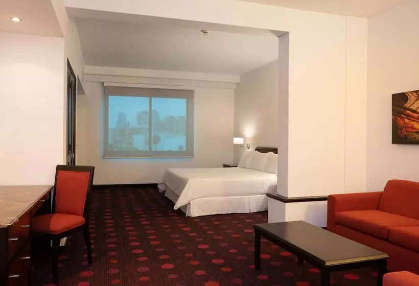 Radisson San Isidro Hotel & Suites