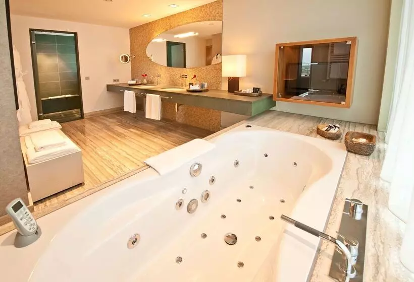 Fotos del hotel Dorint  Am Heumarkt Köln:  11