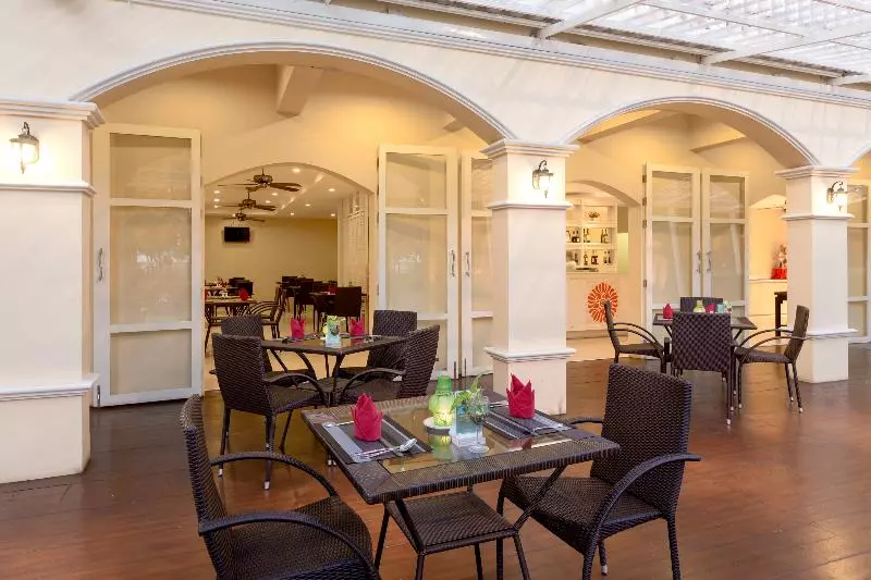 Fotos del hotel The Front Village:  10