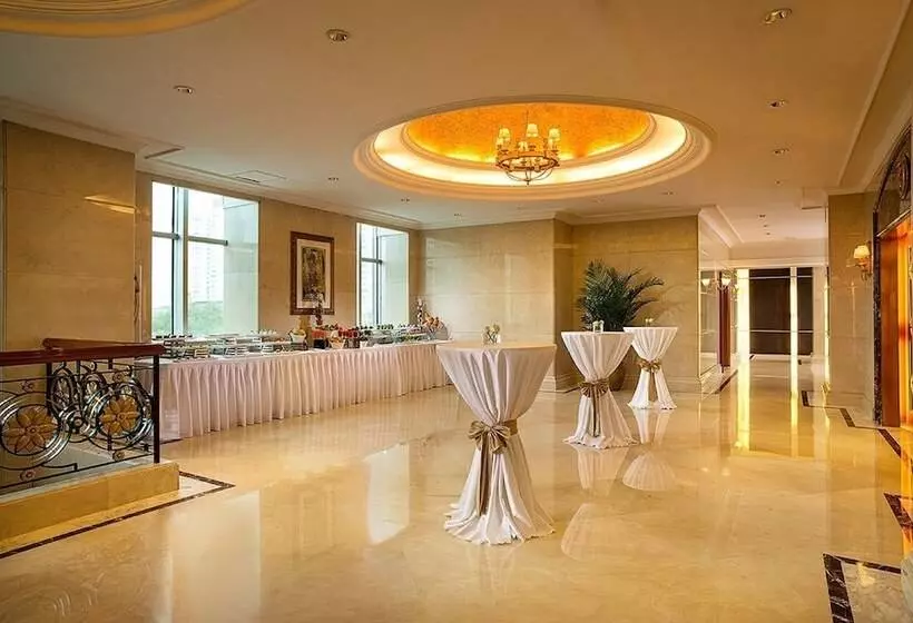 Fotos del hotel Celebrity International Grand Hotel:  2