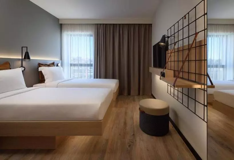 Fotos del hotel Moxy Lisboa Oriente:  2