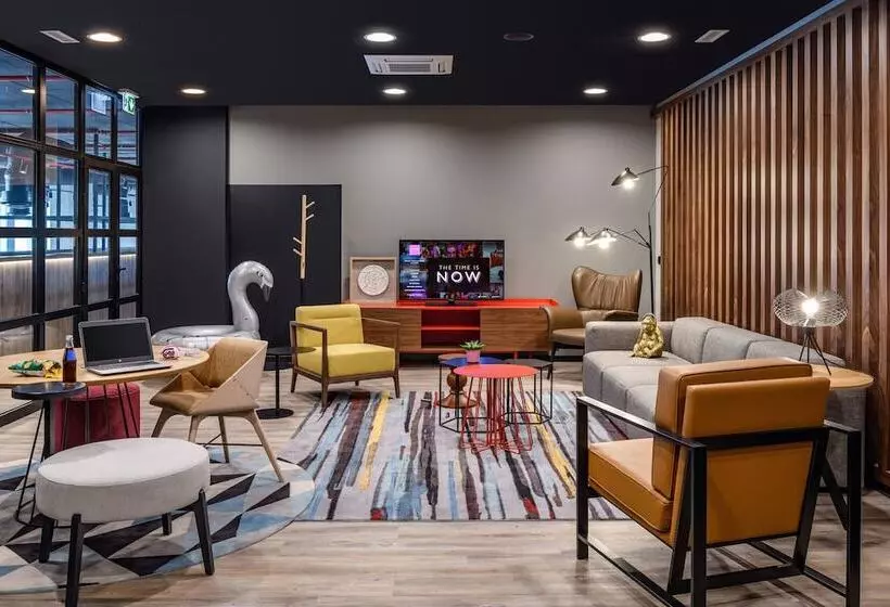 Fotos del hotel Moxy Lisboa Oriente:  3