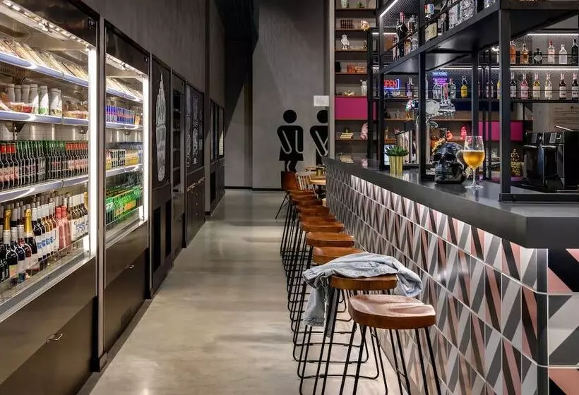 Fotos del hotel Moxy Lisboa Oriente:  4