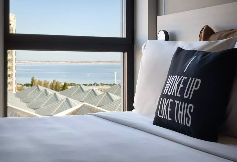 Fotos del hotel Moxy Lisboa Oriente:  6