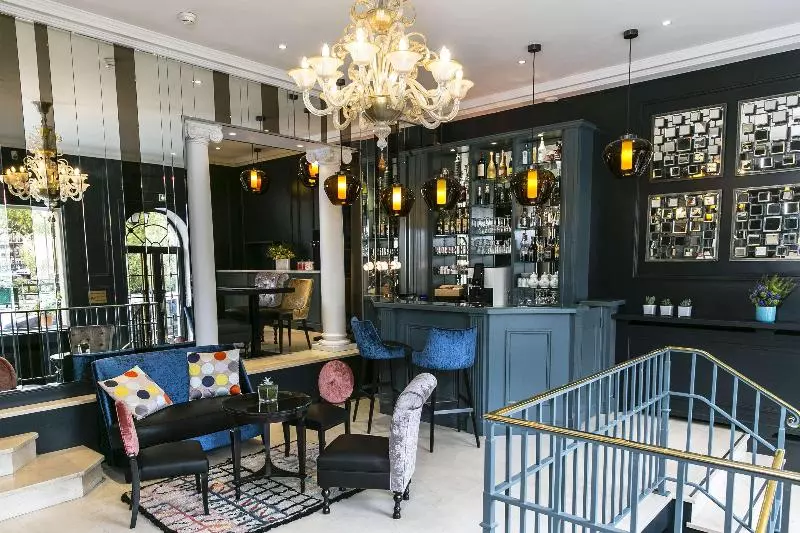 Fotos del hotel De Neuville Arc De Triomphe:  14