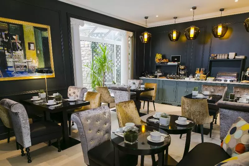 Fotos del hotel De Neuville Arc De Triomphe:  3