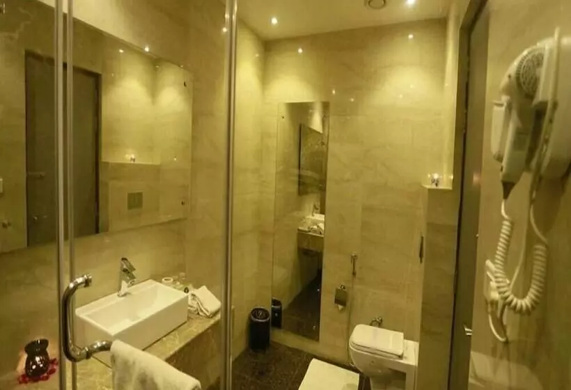 Fotos del hotel Clark International:  11