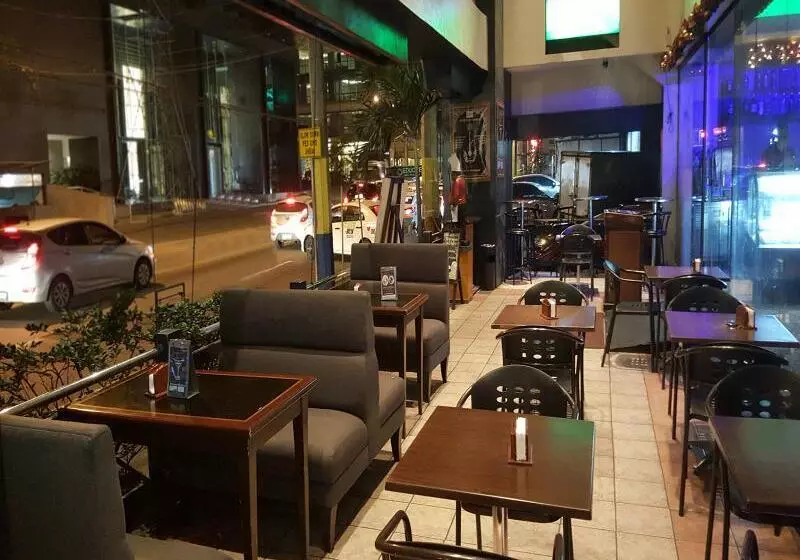 Fotos del hotel Berjaya Makati:  7