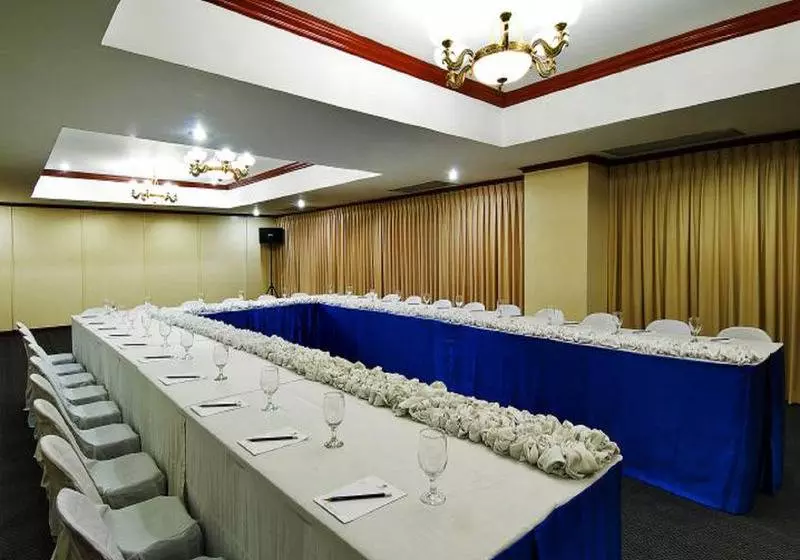 Fotos del hotel Berjaya Makati:  8