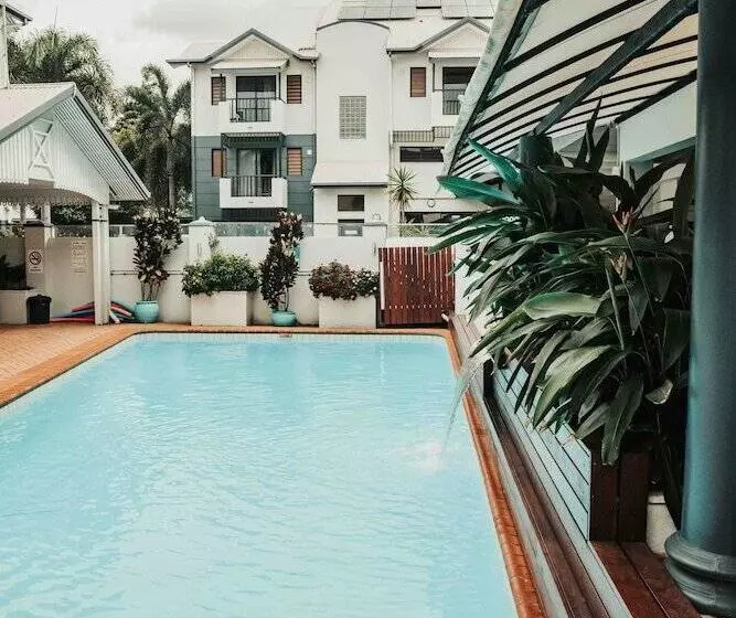 Cairns Queens Court