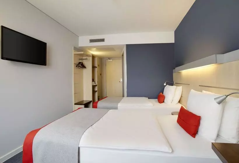 Fotos del hotel Holiday Inn Express Frankfurt Messe, An Ihg:  7