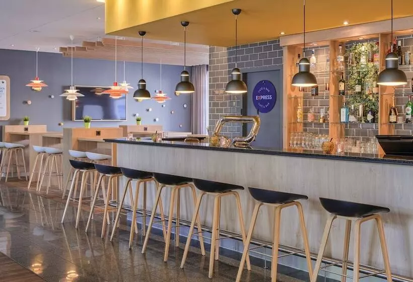 Fotos del hotel Holiday Inn Express Frankfurt Messe, An Ihg:  17