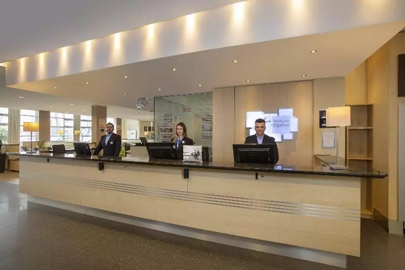 Fotos del hotel Holiday Inn Express Frankfurt Messe, An Ihg:  9